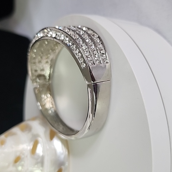 Statement Silver with CZ Hinge / Clamper Bracelet New - Picture 8 of 8